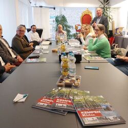 Persconferentie in het Werbering-kantoor aan de Neustraße