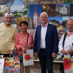 Burgemeester Christoph Dellmans (2e van rechts) is ook blij met de fantastische campagne