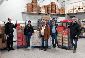 Overdracht van de goederen in het Edeka magazijn