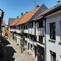 Alte Schulstraße met historische gevels, © PEP Werbeagentur