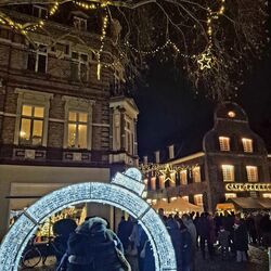 Der Rundbogen am Buttermarkt ist beliebtes Fotomotiv für Selfies