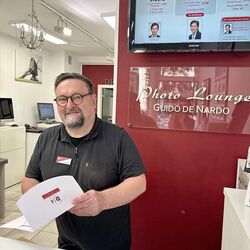 Einer für alles in der Photo Lounge: Fotografenmeister Guido de Nardo (64).