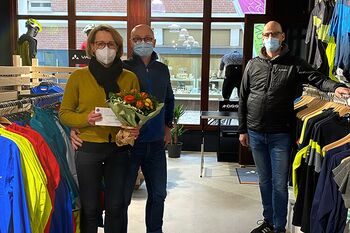 Herzliche Glückwünsche überbrachte Markus Claaßen an Friederike und Christoph Steckhahn