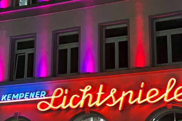 Lichtspelen ook buiten: Kempens Kino(s) aan de Buttermarkt – levendige instelling in het hart van de stad