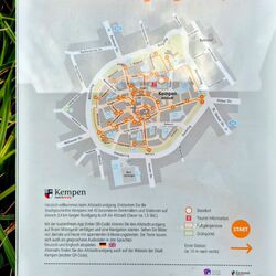 Starttafel zum Altstadtrundgang am Kulturforum Franziskanerkloster