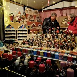 Räuchermännchen, Duftkerzen und Adventskränze für die schönste Zeit des Jahres