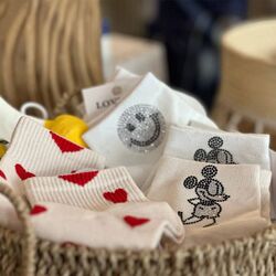 Ook zorgvuldig geselecteerde accessoires zoals sokjes vindt u bij “Frauengeflüster” ...