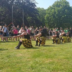 Sterke Highlanders bij de touwtrekwedstrijd