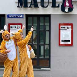 De konijnen ontdekken muziekinstrumenten bij Mauli